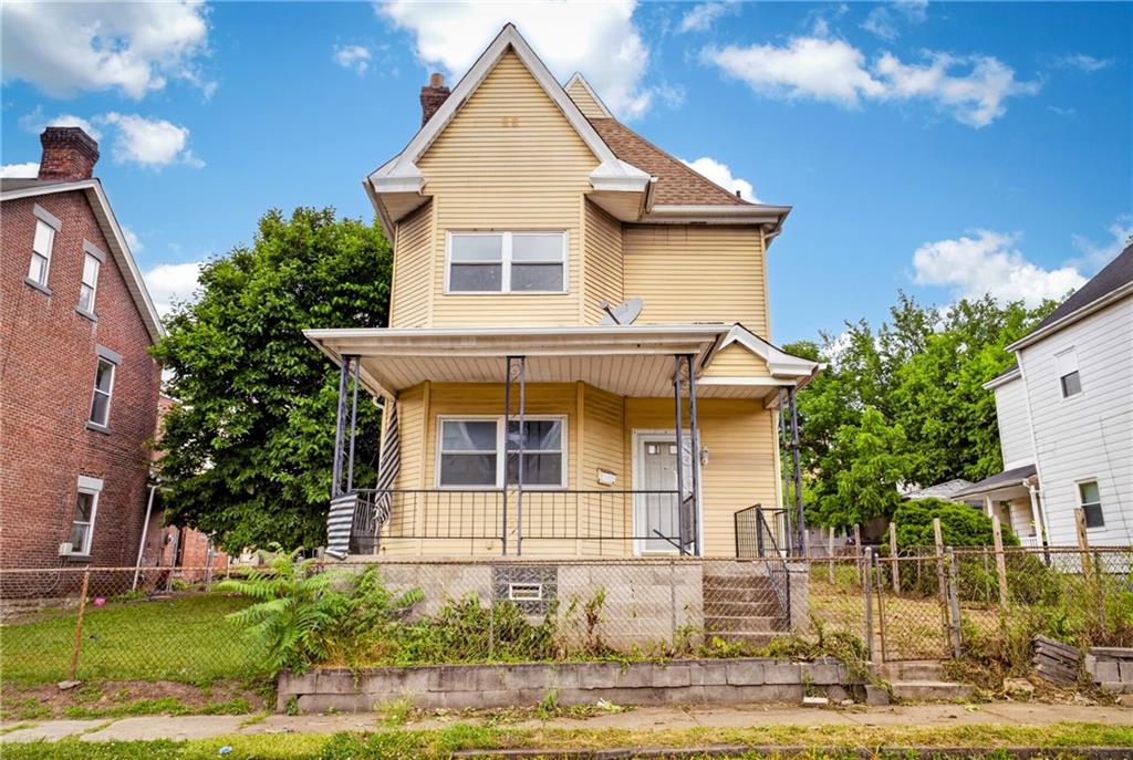 906 1st Street McKees Rocks, PA 15136 - Photo 1 of 37
