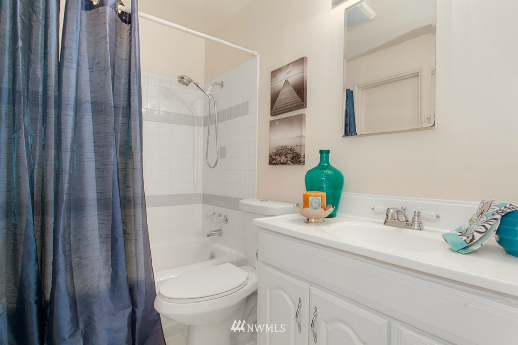 8318 214th Place Southwest Edmonds, WA 98026 - Photo 7 of 17 Gallery Image 7