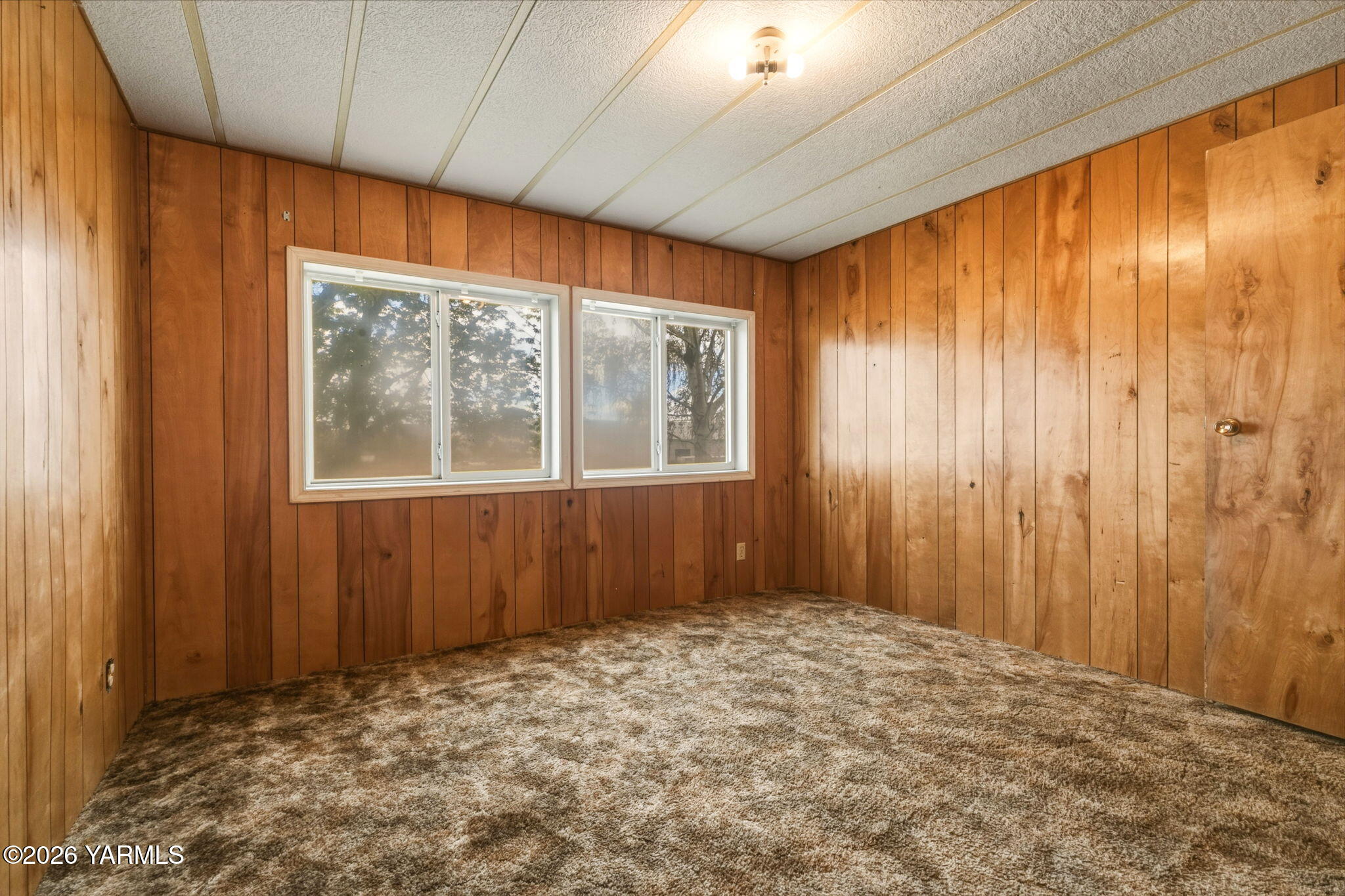 171 Gopher Road Selah, WA 98942 - Photo 13 of 24 a view of an empty room with a window