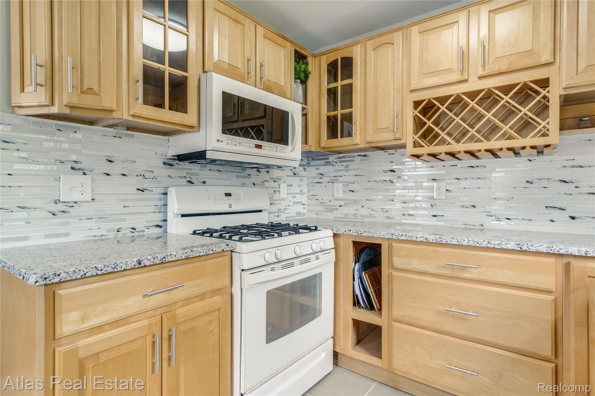 4266 North Belsay Road Flint, MI 48506 - Photo 21 of 32 Interiors (9 of 20).jpg