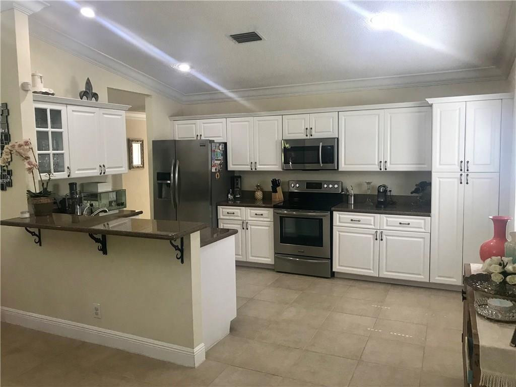 549 Northwest 52nd Street Boca Raton, FL 33487 - Photo 5 of 22 Photo 5