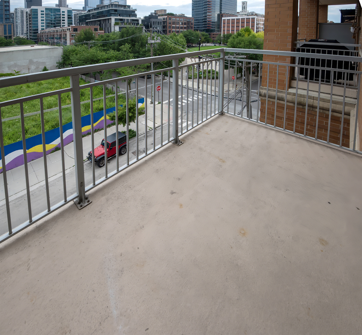 950 West Monroe Street, Unit 402 Chicago, IL 60607 - Photo 28 of 33