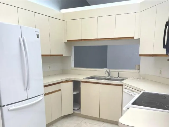 $2,250 | 6531 Southeast Federal Highway, Unit E205, Stuart, FL 34997