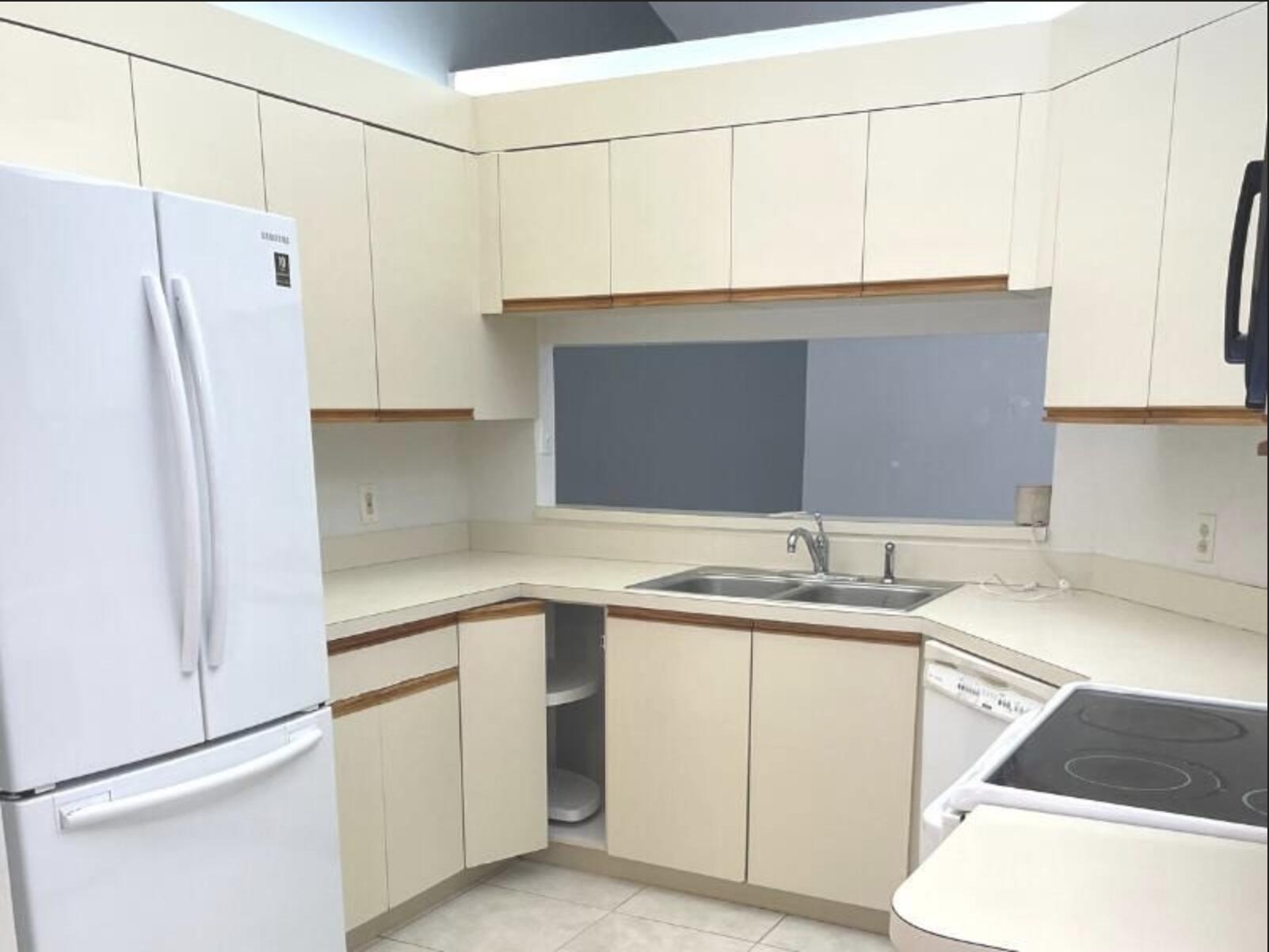 Kitchen 2 Twin Lakes