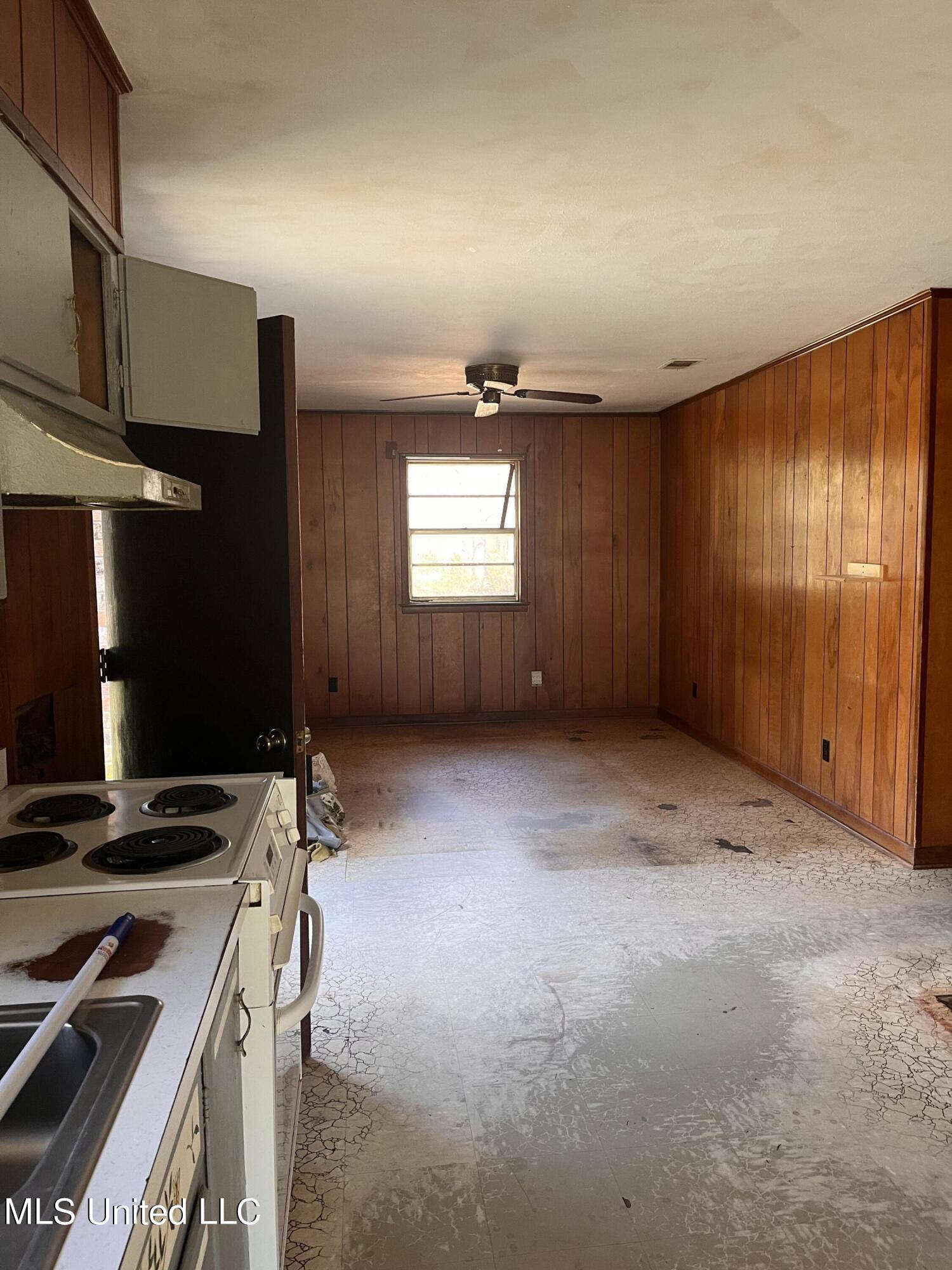 8301 Greenfields Road Moss Point, MS 39562 - Photo 10 of 13 IMG-7533