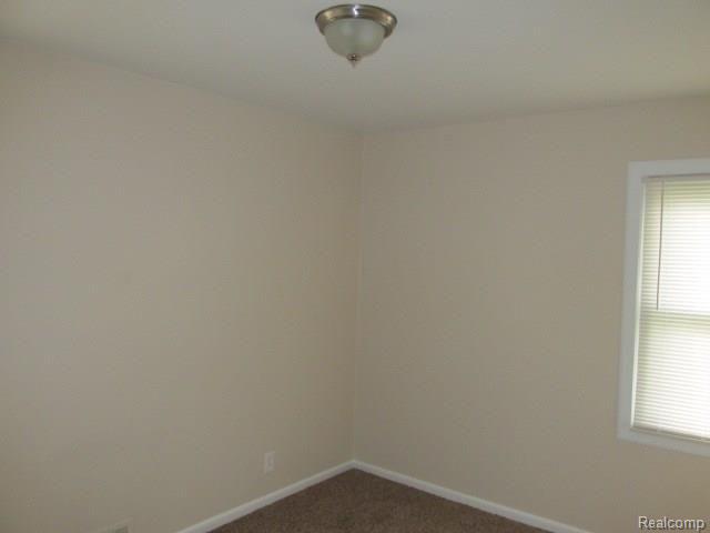 25815 Hayes Road Warren, MI 48089 - Photo 17 of 21 IMG_1302.jpg