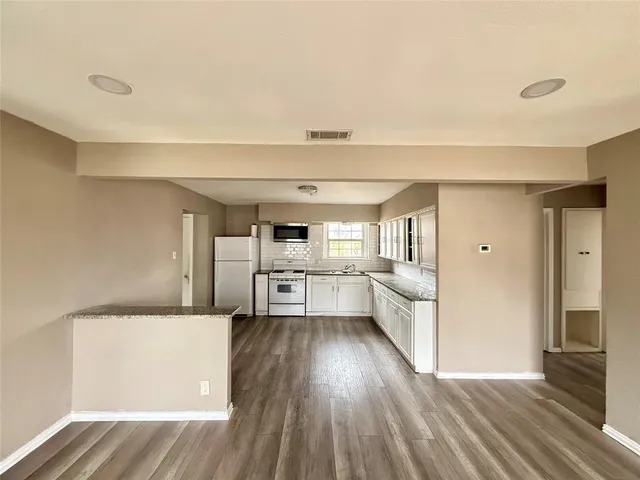 $2,100 | 3442 Caracas Drive, Mesquite, TX 75150