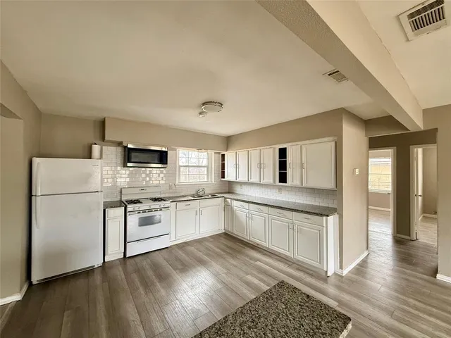 $2,100 | 3442 Caracas Drive, Mesquite, TX 75150