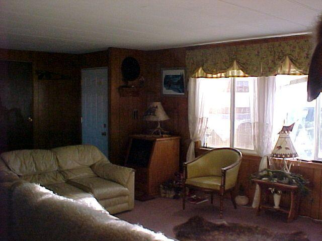 14631 Fisk Road Yakima, WA 98908 - Photo 11 of 18 a living room with furniture and a window