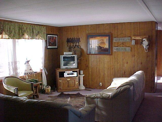 14631 Fisk Road Yakima, WA 98908 - Photo 13 of 18 a living room with furniture and a window