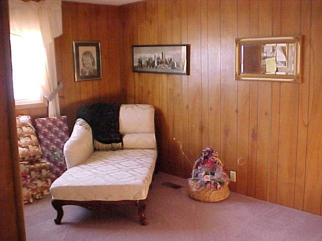 14631 Fisk Road Yakima, WA 98908 - Photo 10 of 18 a room with furniture and paintings on wall