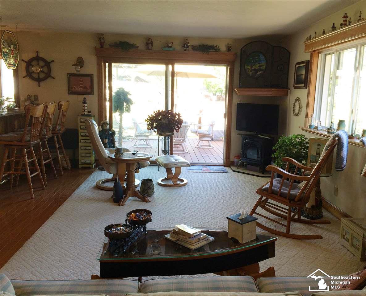 29355 South Gibraltar Road Gibraltar, MI 48173 - Photo 8 of 19