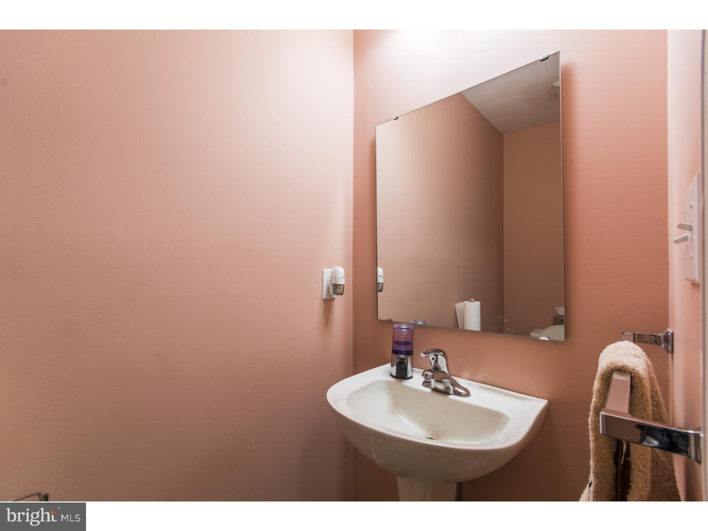 225 Valley View Road Berwyn, PA 19312 - Photo 9 of 21 Bathroom
