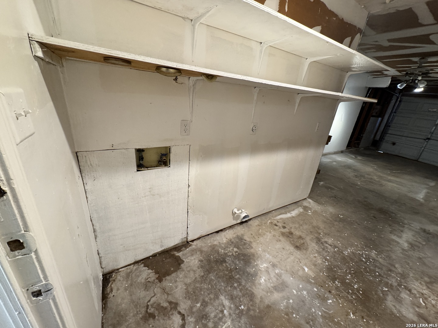 12219 Ridge Crown Street San Antonio, TX 78247 - Photo 9 of 17 a view of a garage