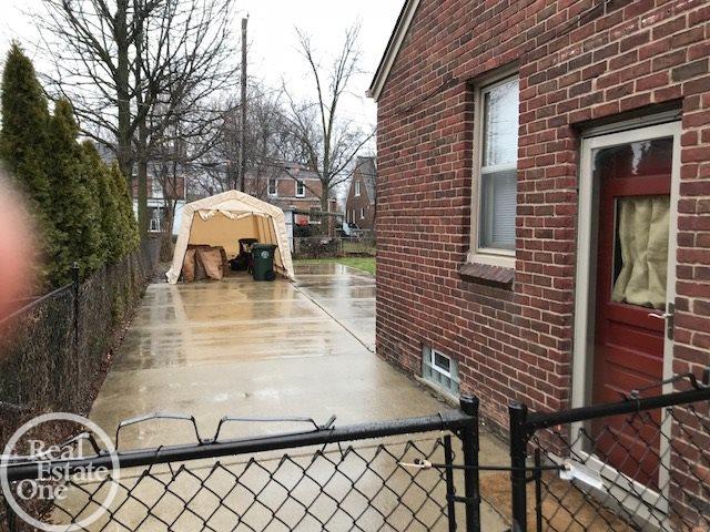 1824 Roslyn Road Grosse Pointe, MI 48236 - Photo 4 of 28 31344733-3.JPG