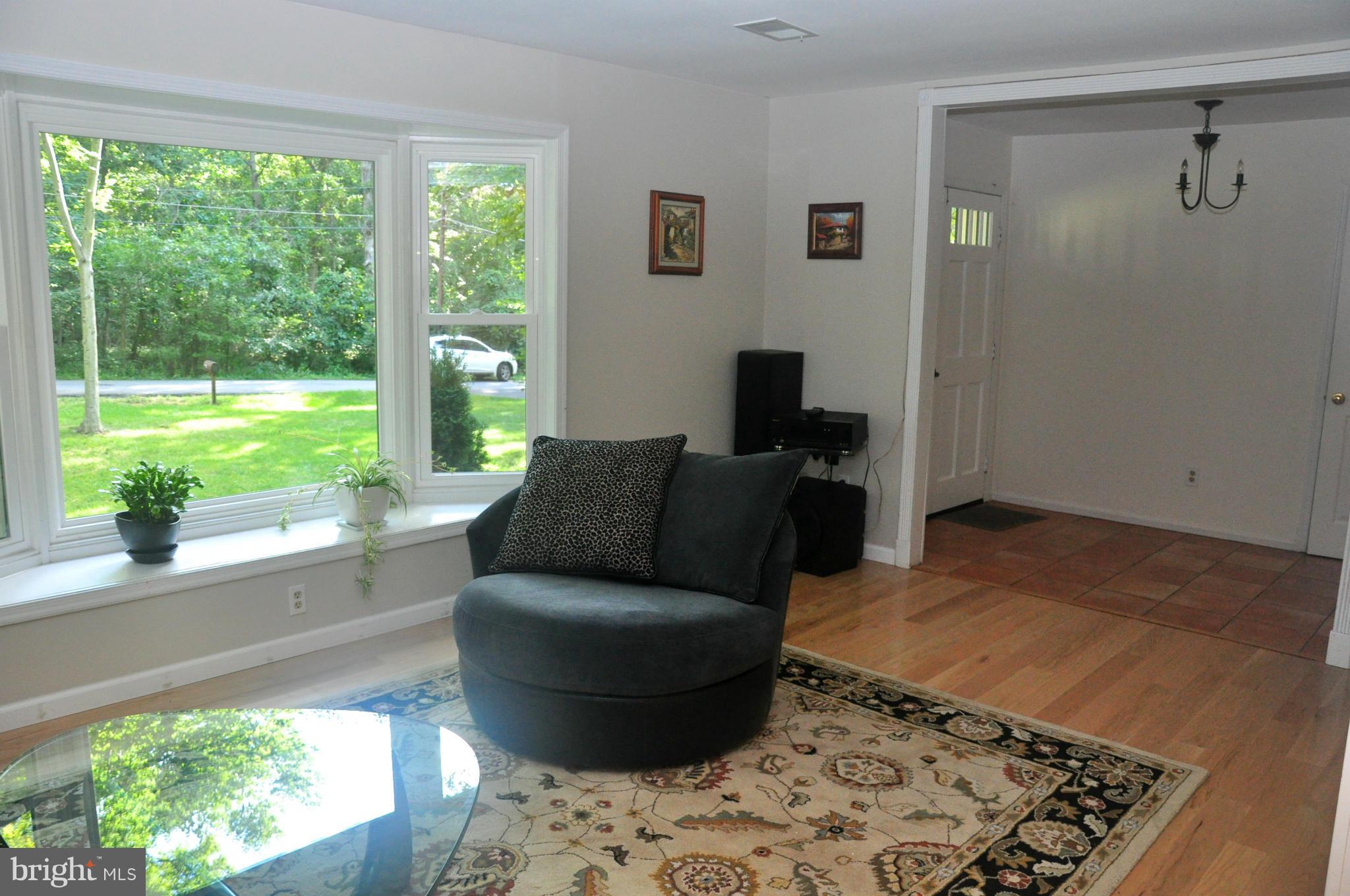 7038 Roxann Road Alexandria, VA 22315 - Photo 11 of 30 Living Room