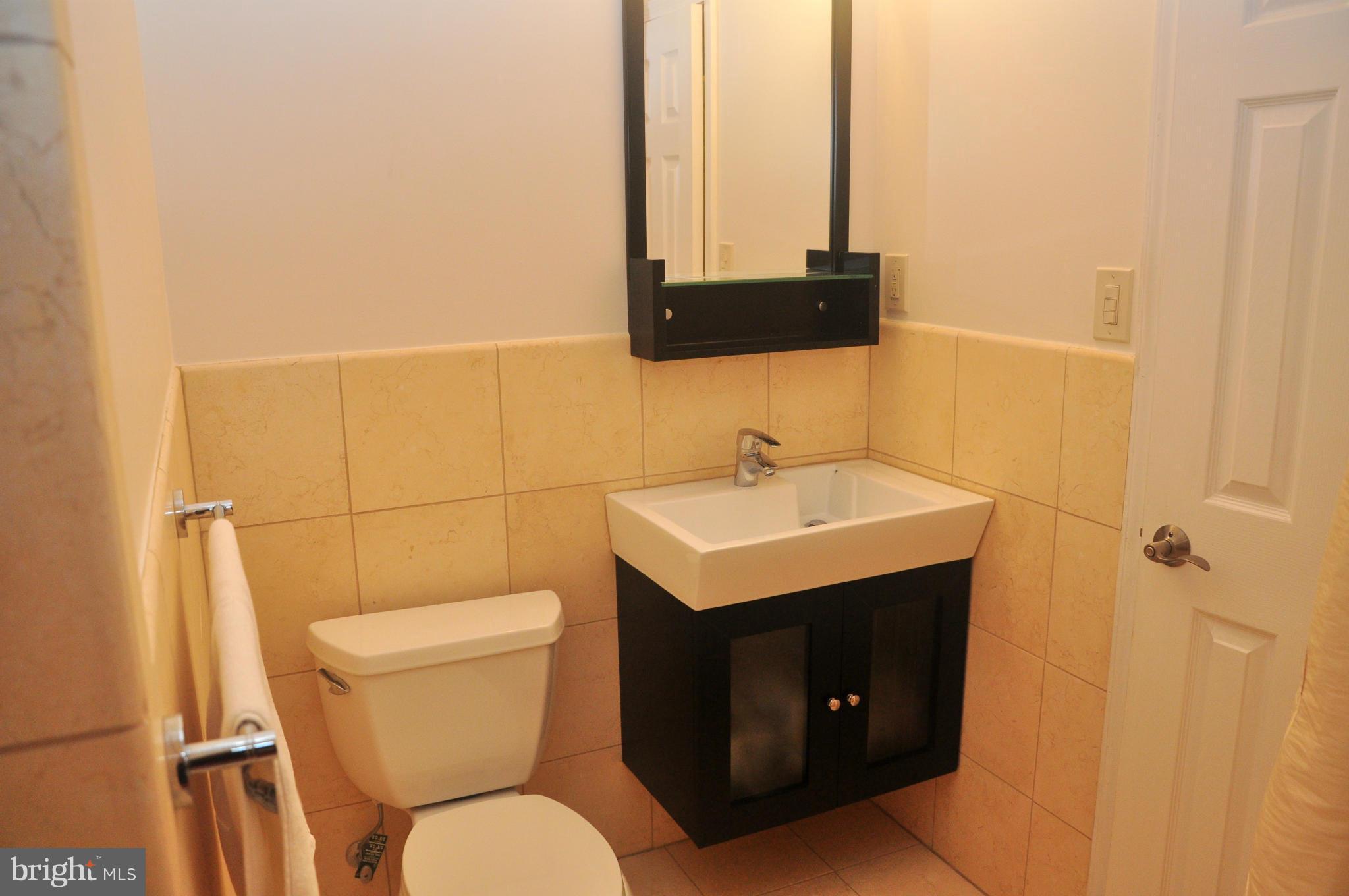 7038 Roxann Road Alexandria, VA 22315 - Photo 14 of 30 Bath