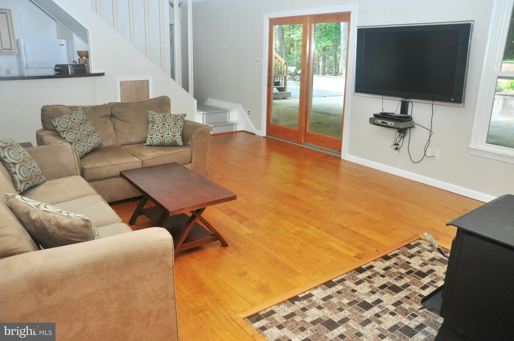 7038 Roxann Road Alexandria, VA 22315 - Photo 22 of 30 Family Room