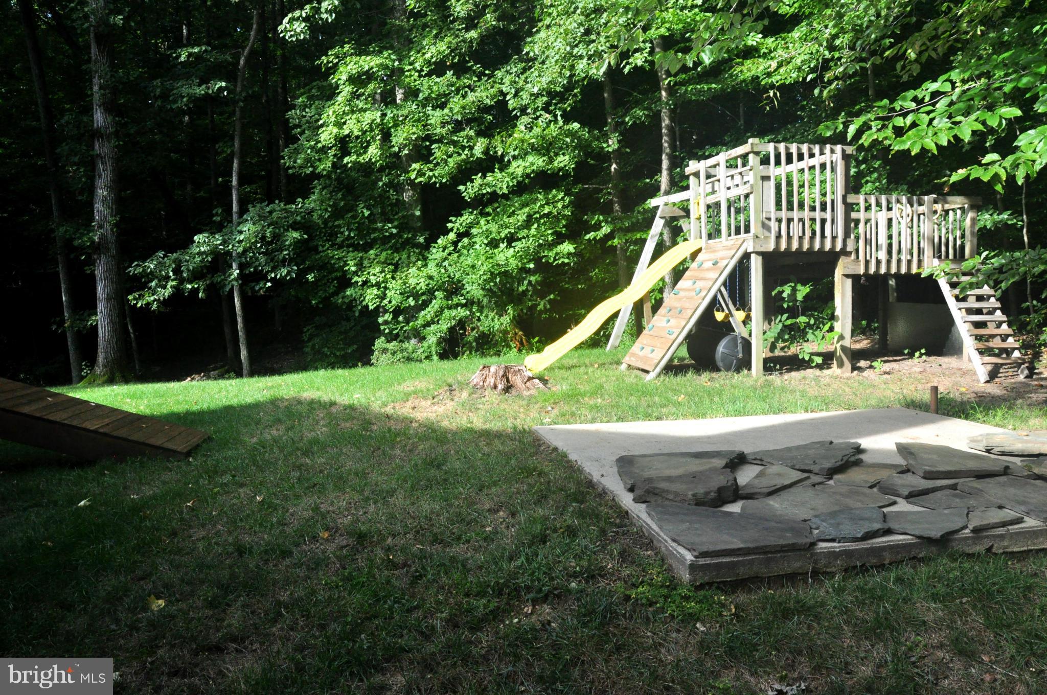 7038 Roxann Road Alexandria, VA 22315 - Photo 27 of 30 Exterior (Rear)