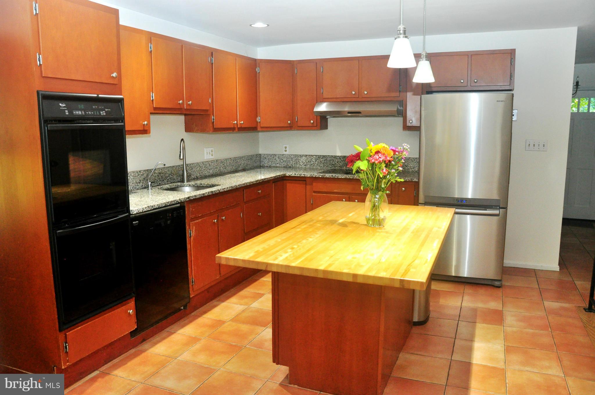 7038 Roxann Road Alexandria, VA 22315 - Photo 4 of 30 Kitchen