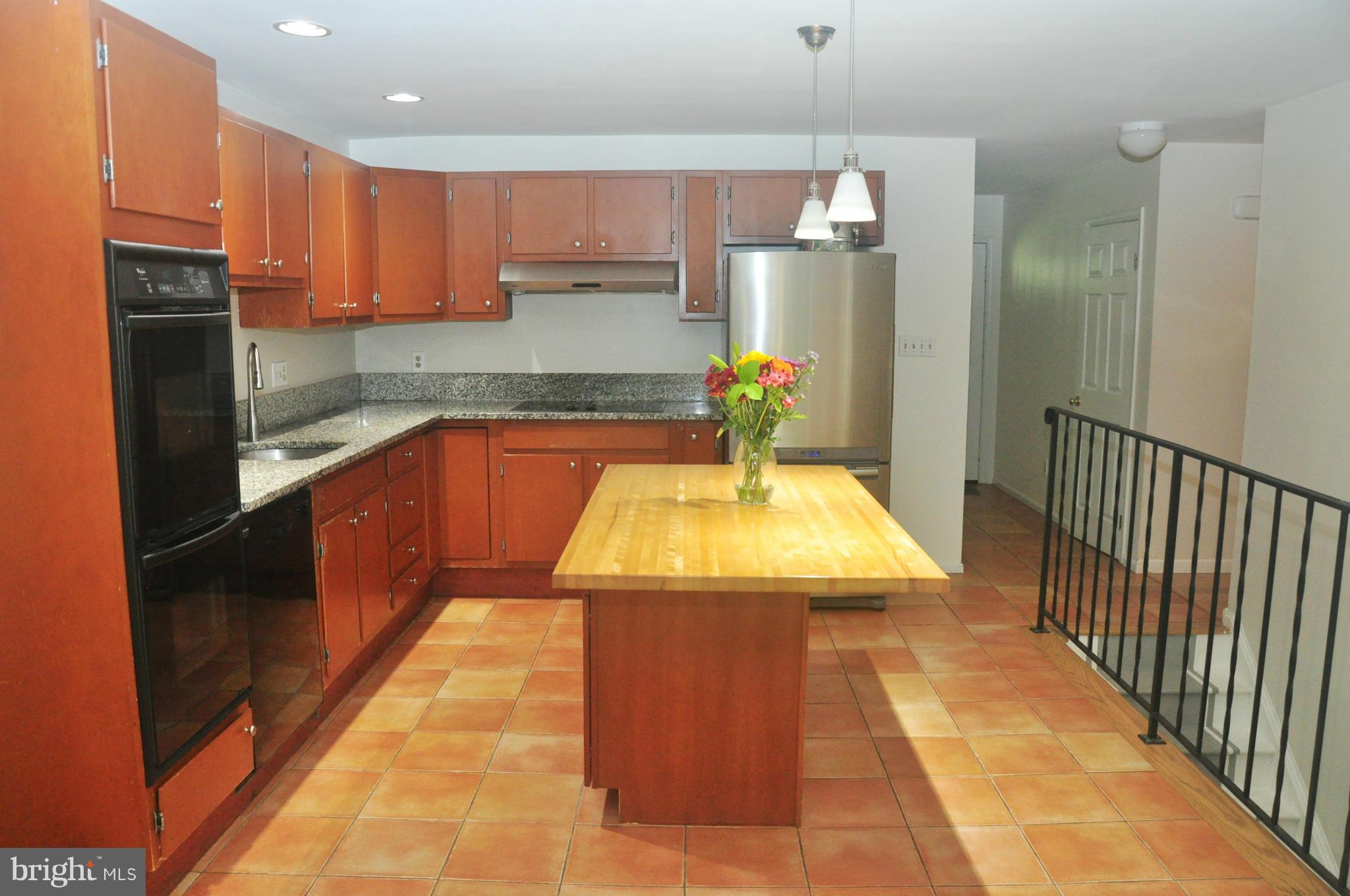 7038 Roxann Road Alexandria, VA 22315 - Photo 10 of 30 Kitchen
