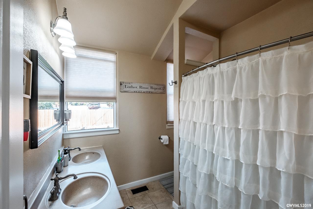 1757 Talbot Road Southeast Jefferson, OR 97352 - Photo 14 of 32 Gallery Image 14