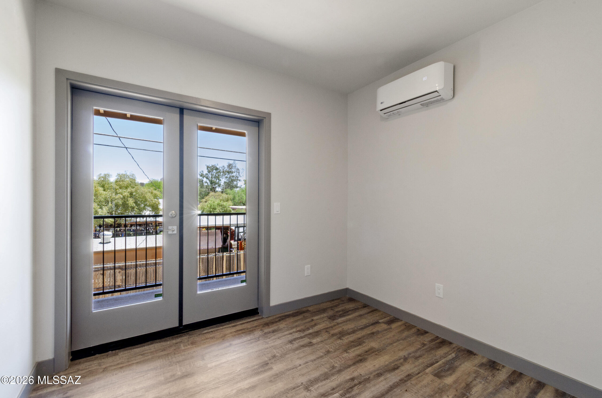 1720 East Edison Street, Unit 3 Tucson, AZ 85719 - Photo 26 of 31 Flex space, leading to balcony