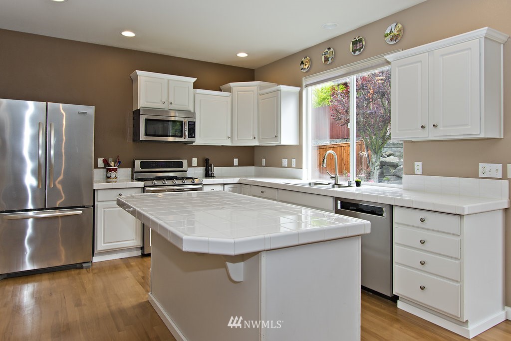 528 Pasco Place Northeast Renton, WA 98059 - Photo 8 of 24