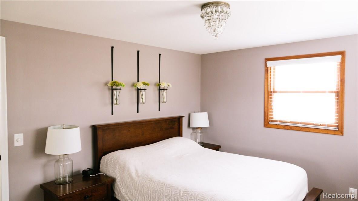 1072 Kingsview Avenue Rochester, MI 48309 - Photo 20 of 38 Kingsview - 16.jpg