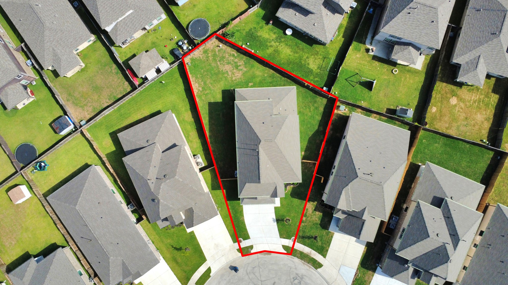 11114 Crocus Drive Houston, TX 77044 - Photo 5 of 28 a bed room with a mirror and furniture