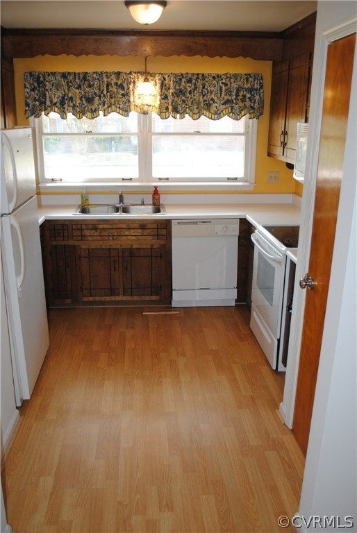 3911 Grovewood Road Hopewell, VA 23860 - Photo 4 of 15 Cozy kitchen with pantry.