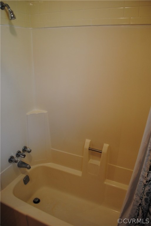 3911 Grovewood Road Hopewell, VA 23860 - Photo 10 of 15 Tub/shower in the main bathroom.