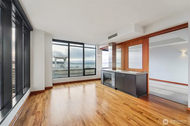 $4,650 | 2716 Elliott Avenue, Unit 802, Seattle, WA 98121
