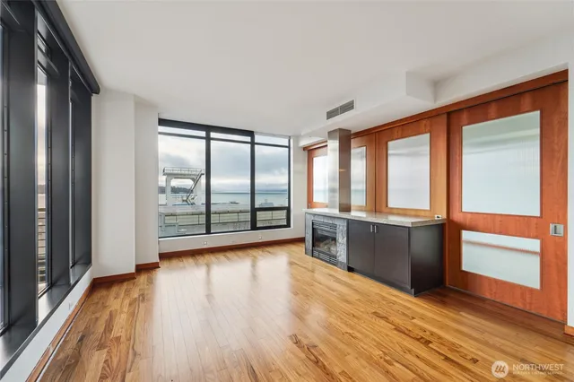 $4,650 | 2716 Elliott Avenue, Unit 802, Seattle, WA 98121