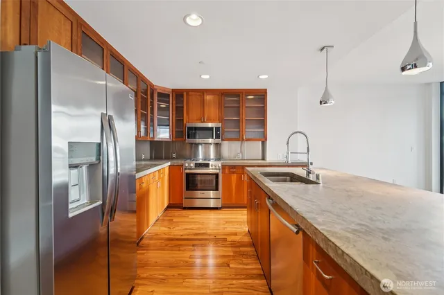 $4,650 | 2716 Elliott Avenue, Unit 802, Seattle, WA 98121