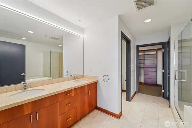 $4,650 | 2716 Elliott Avenue, Unit 802, Seattle, WA 98121