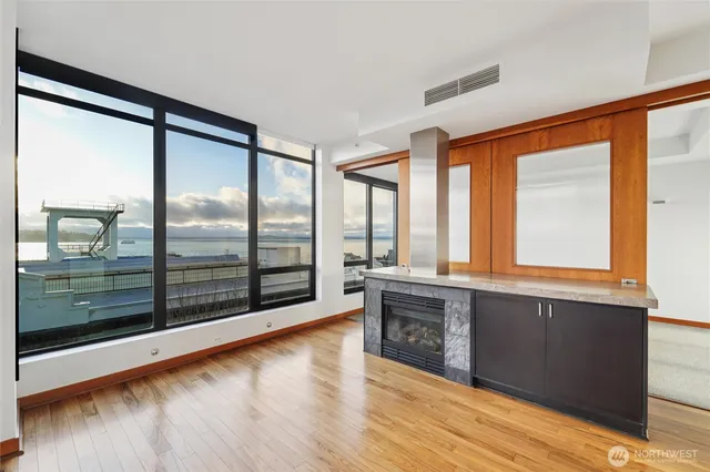 $4,650 | 2716 Elliott Avenue, Unit 802, Seattle, WA 98121