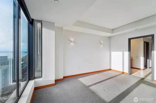 $4,650 | 2716 Elliott Avenue, Unit 802, Seattle, WA 98121