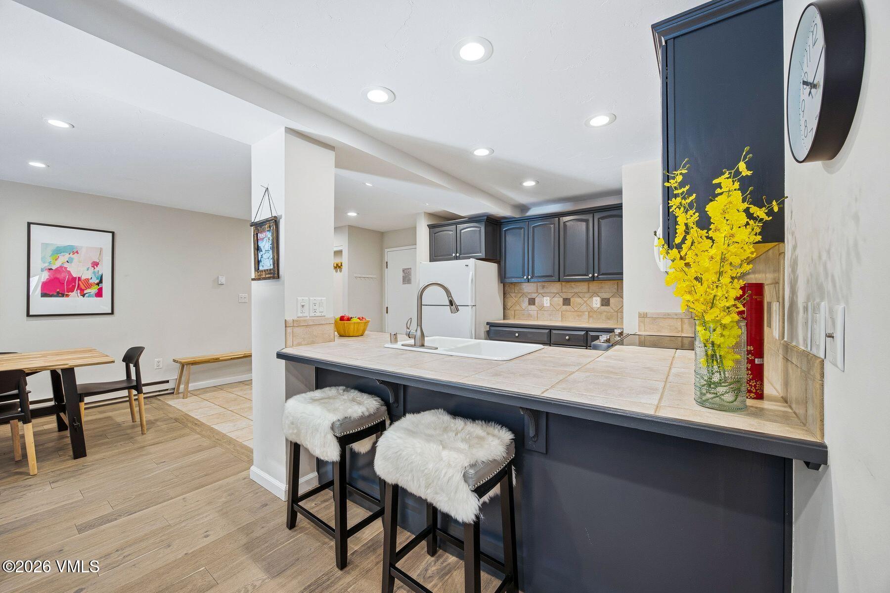 1650 Fall Ridge Road, Unit 412 Vail, CO 81657 - Photo 5 of 25 Kitchen