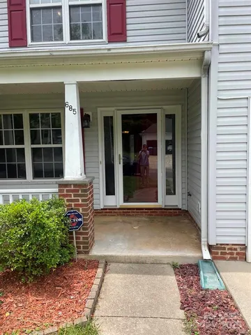 a view of entrance front of the house