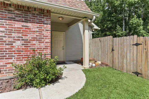 $565,000 | 1043 Tallowtree Drive, Mandeville, LA 70448