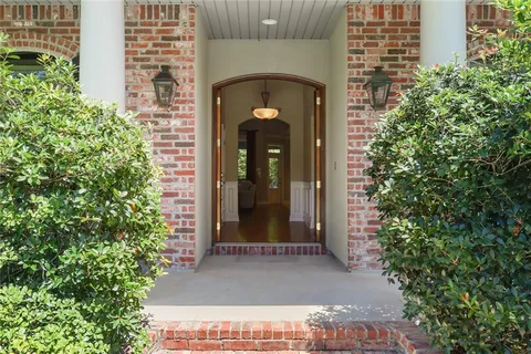 $565,000 | 1043 Tallowtree Drive, Mandeville, LA 70448