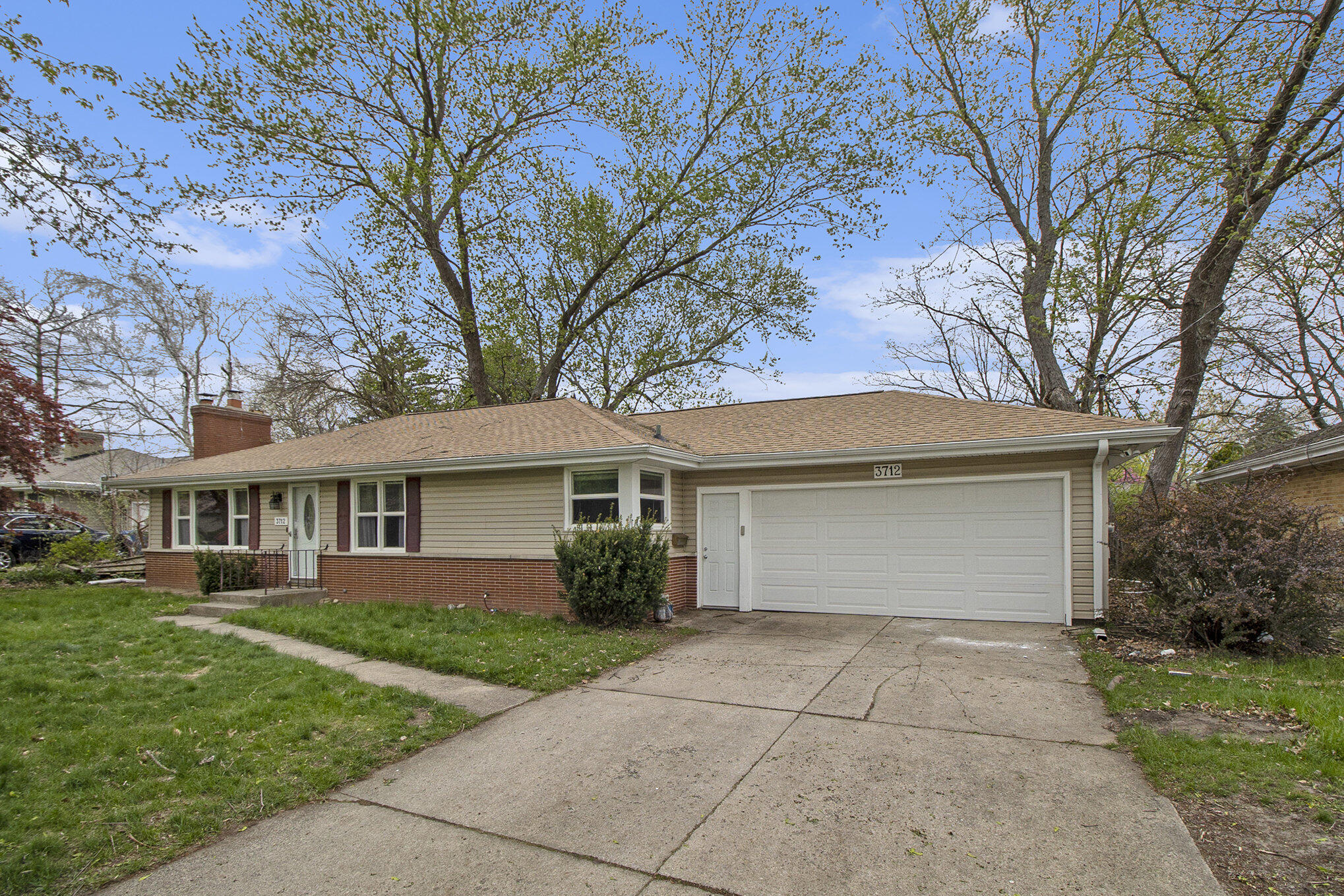 3712 Olney Road Kalamazoo, MI 49006 - Photo 3 of 27 003_1outside_804