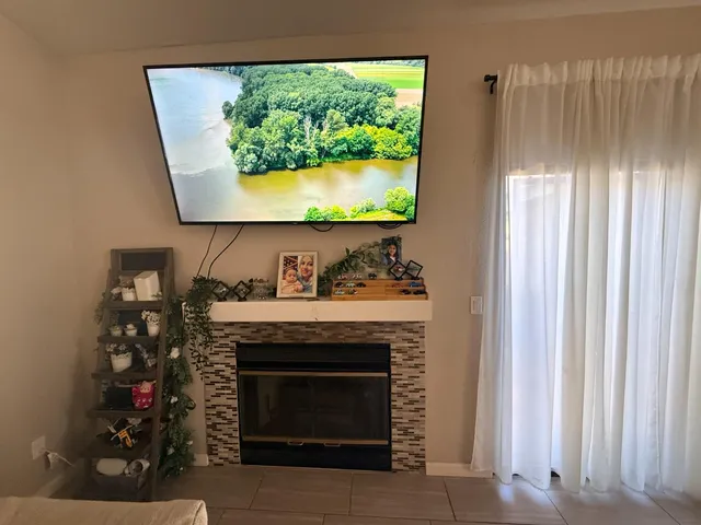 $299,900 | 1338 East Castlecrest Avenue, Visalia, CA 93292