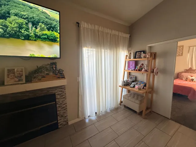 $299,900 | 1338 East Castlecrest Avenue, Visalia, CA 93292