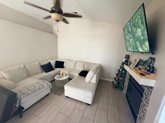 $299,900 | 1338 East Castlecrest Avenue, Visalia, CA 93292