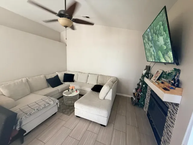 $299,900 | 1338 East Castlecrest Avenue, Visalia, CA 93292