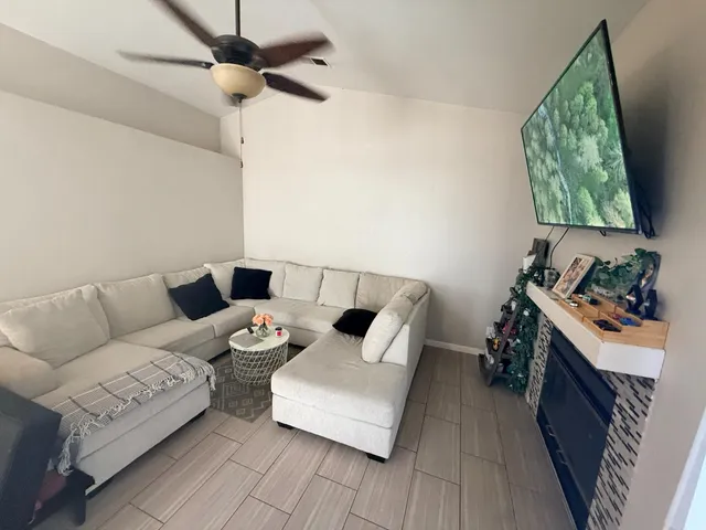 $299,900 | 1338 East Castlecrest Avenue, Visalia, CA 93292