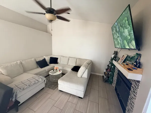 $284,900 | 1338 East Castlecrest Avenue, Visalia, CA 93292