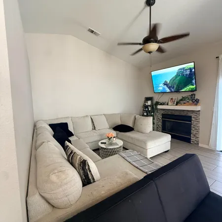 $284,900 | 1338 East Castlecrest Avenue, Visalia, CA 93292